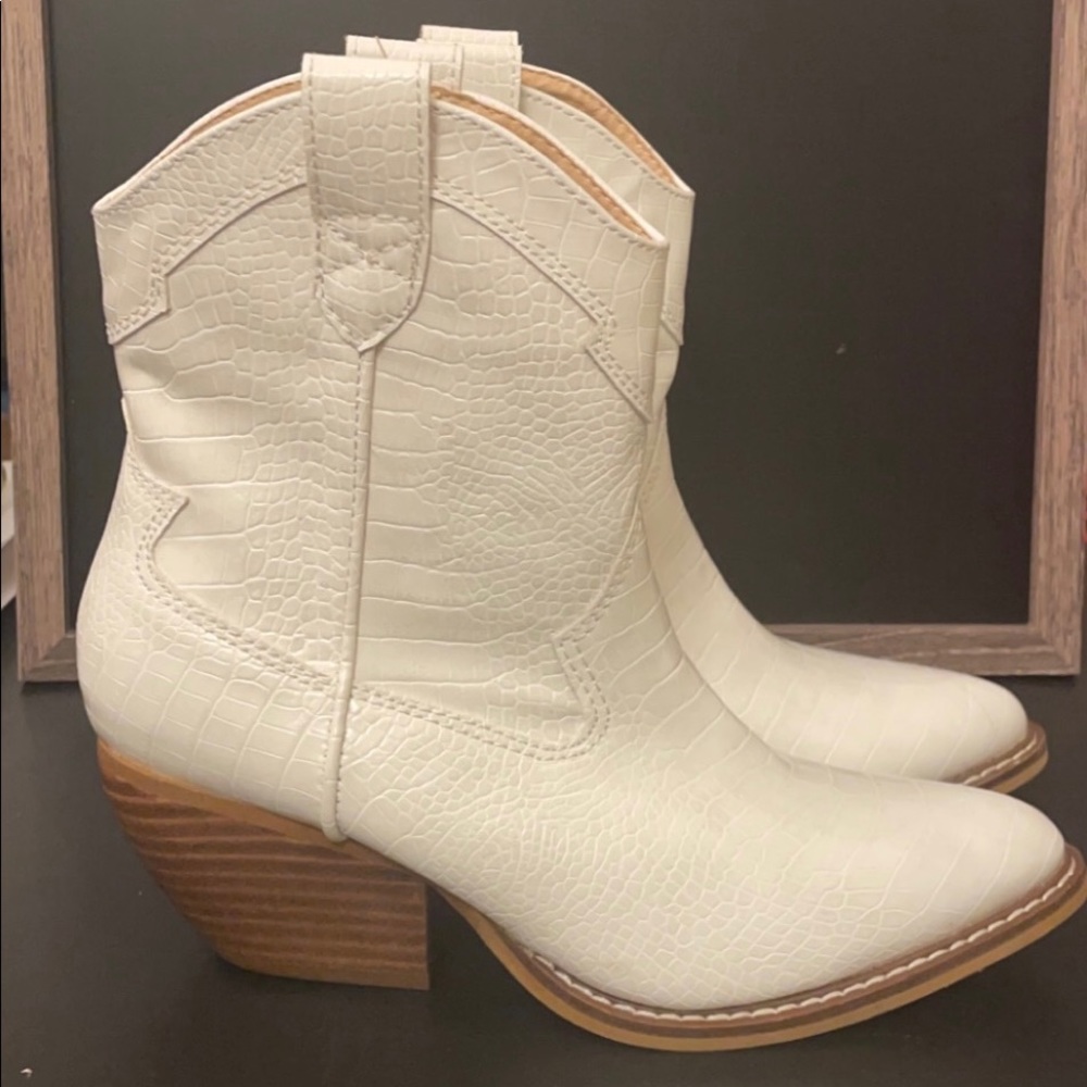 Off-White Short Cowgirl Boots